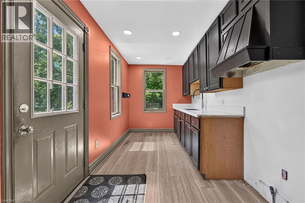 












44 SIMS LOCK Road

,
Caledonia,




Ontario
N3W1V8

