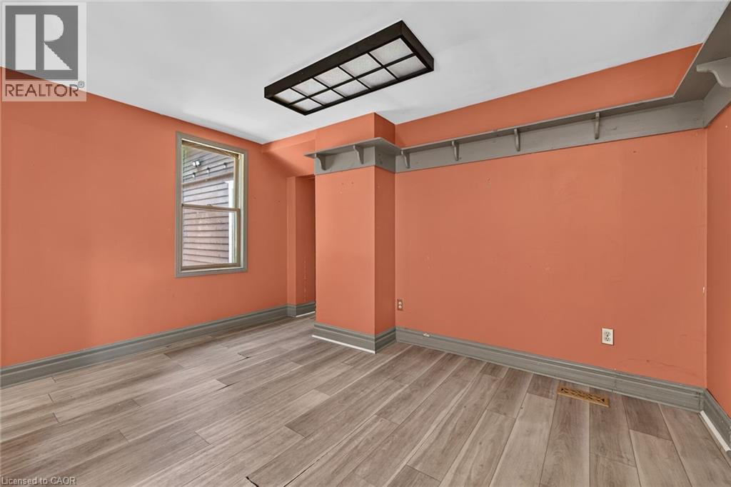 












44 SIMS LOCK Road

,
Caledonia,




Ontario
N3W1V8


