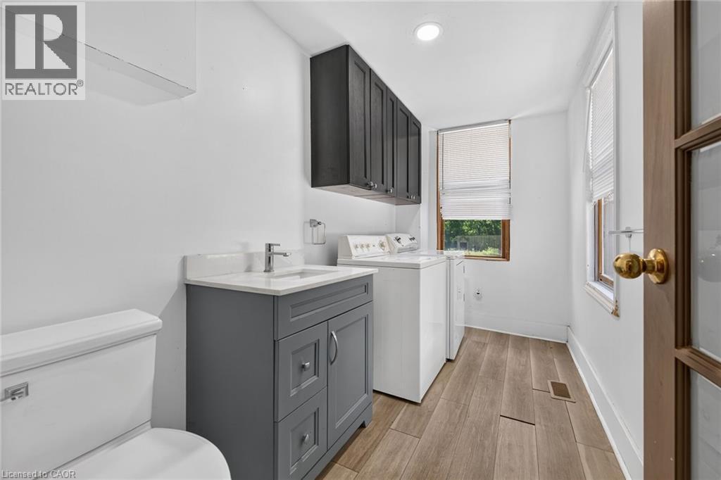 












44 SIMS LOCK Road

,
Caledonia,




Ontario
N3W1V8

