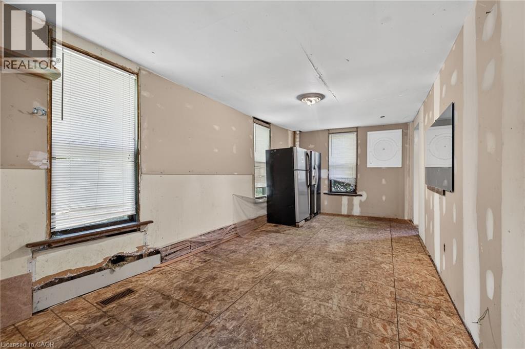 












44 SIMS LOCK Road

,
Caledonia,




Ontario
N3W1V8

