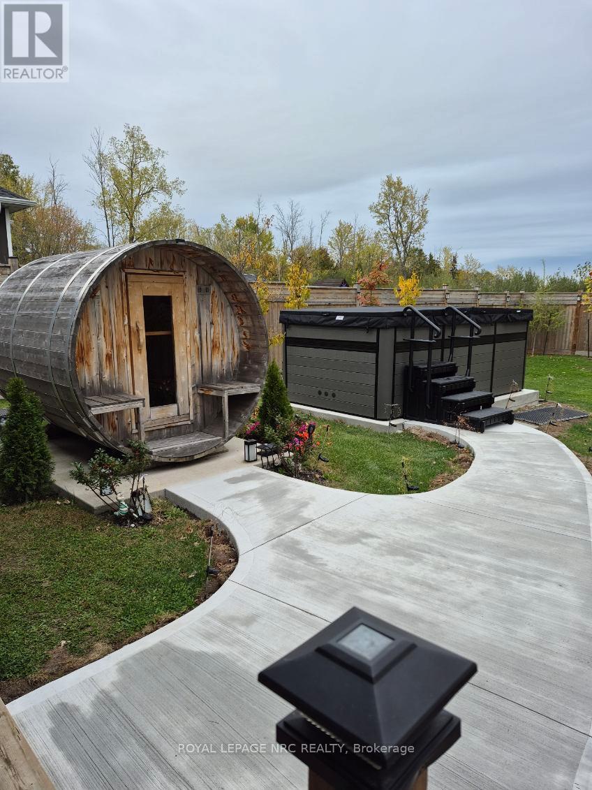 












1174 SPEARS ROAD

,
Fort Erie (Crescent Park),




Ontario
L2A4N1


