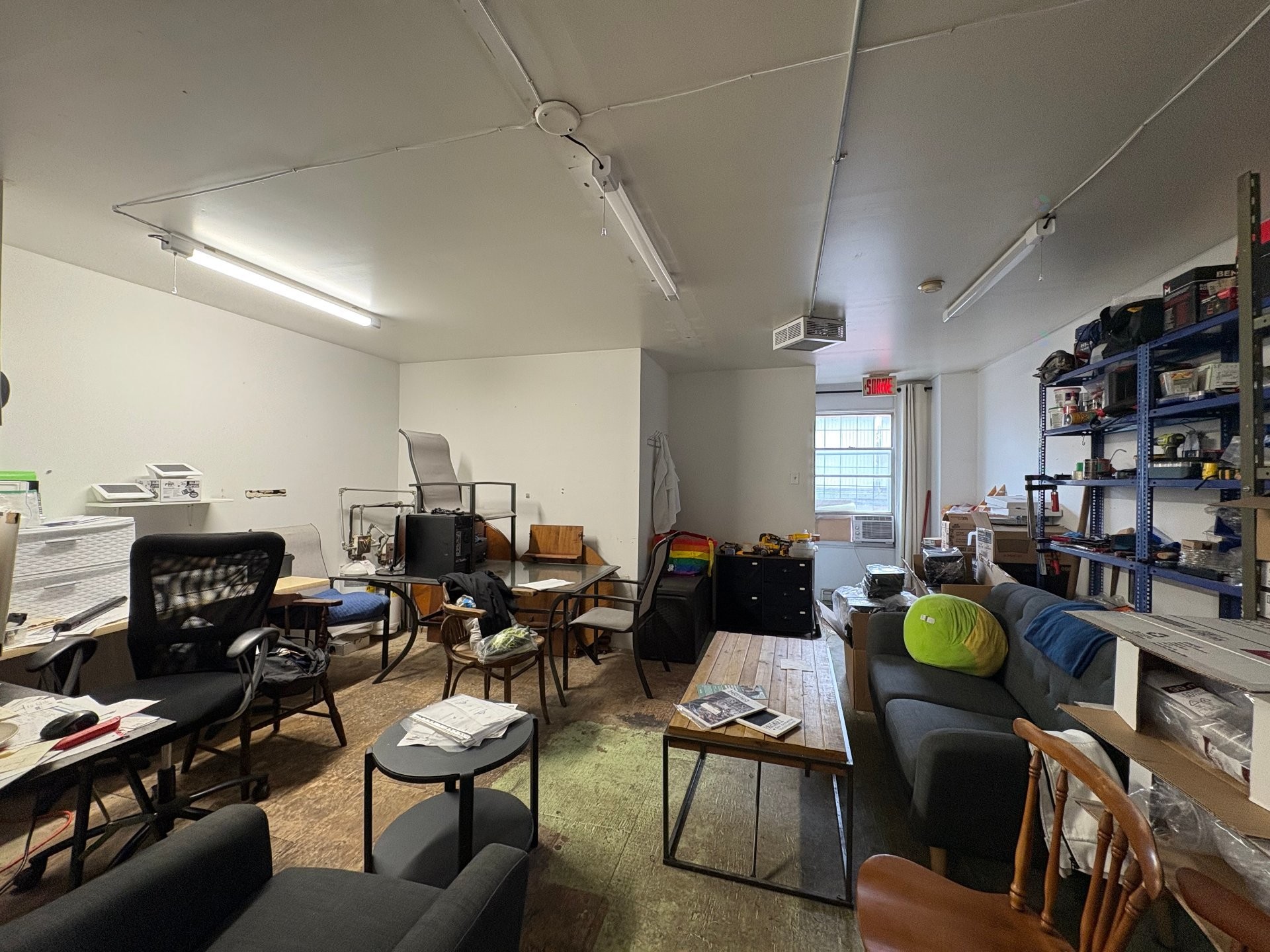 









1828


Av. du Mont-Royal E.

,
Montréal (Le Plateau-Mont-Royal),




QC
H2H1J1

