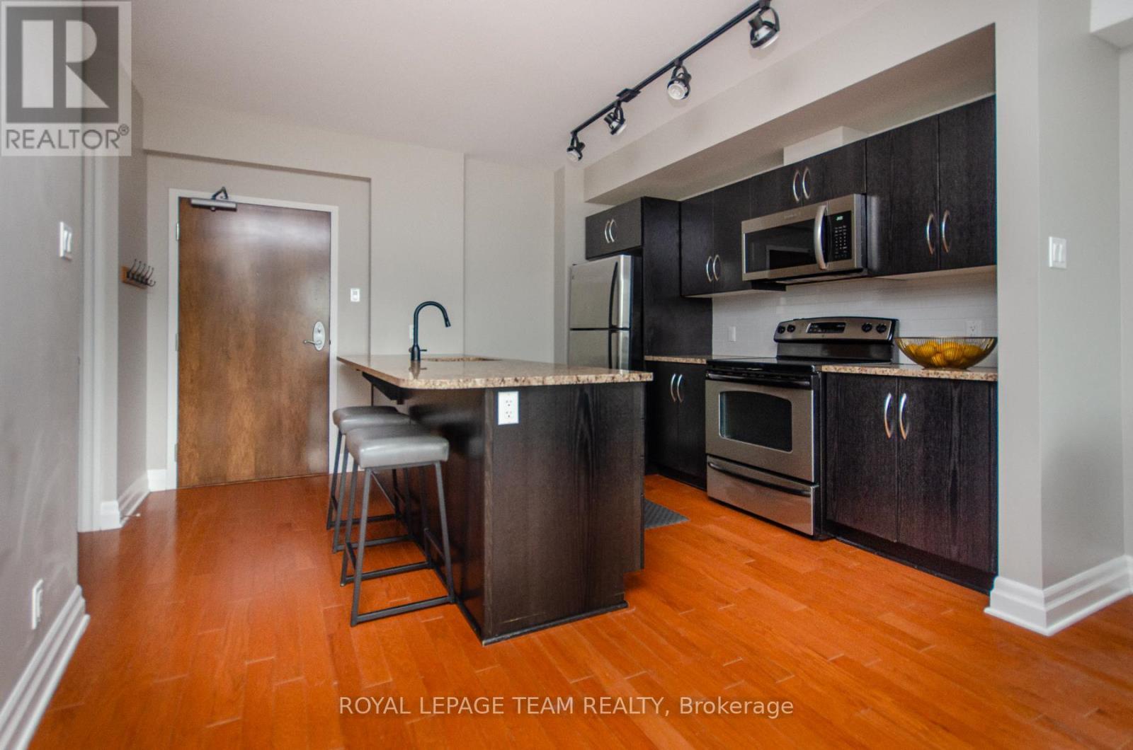 












302 - 1433 WELLINGTON STREET W

,
Ottawa,




Ontario
K1Y2X4

