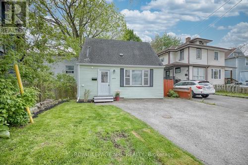 Just minutes from the Niagara River Parkway