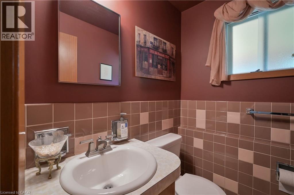












99 LORRAINE Avenue

,
Kitchener,




Ontario
N2B2N1

