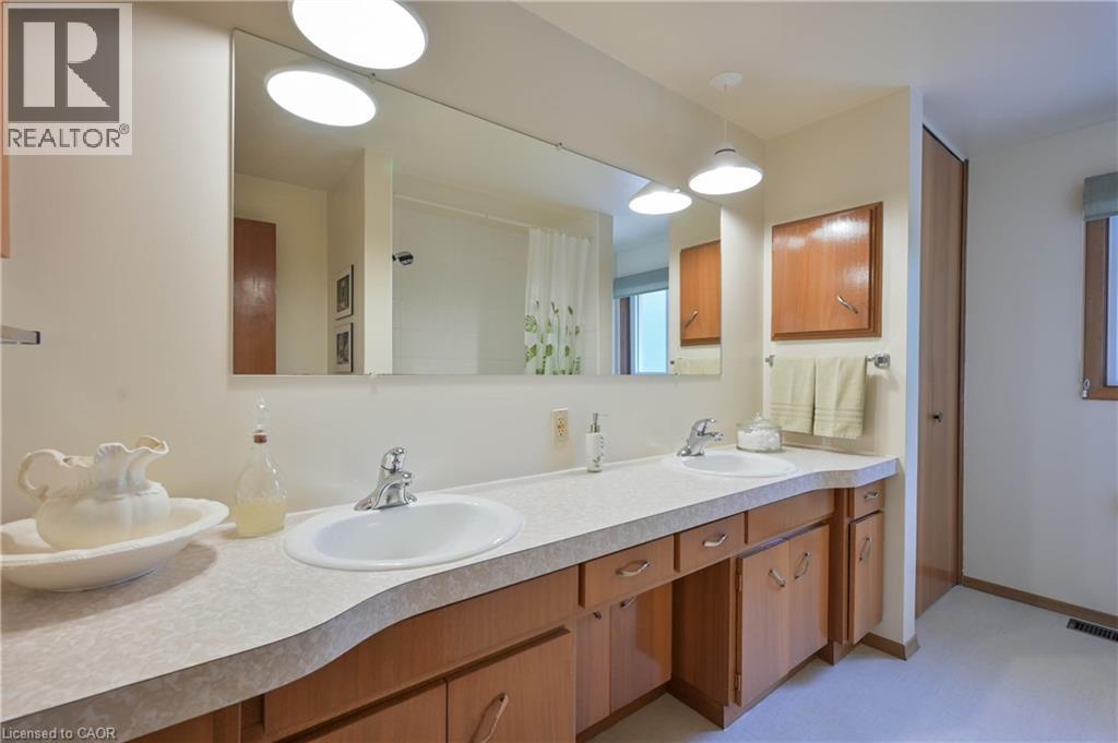 












99 LORRAINE Avenue

,
Kitchener,




Ontario
N2B2N1


