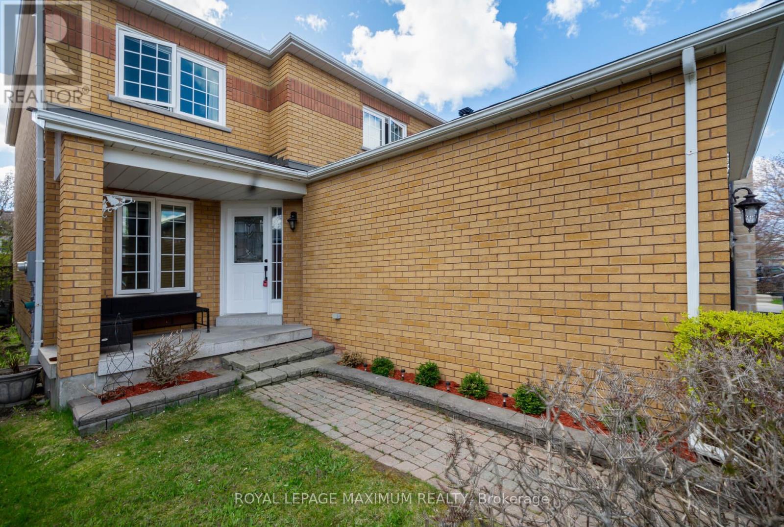 












112 JORDAN DRIVE

,
Orangeville,




Ontario
L9W4W7

