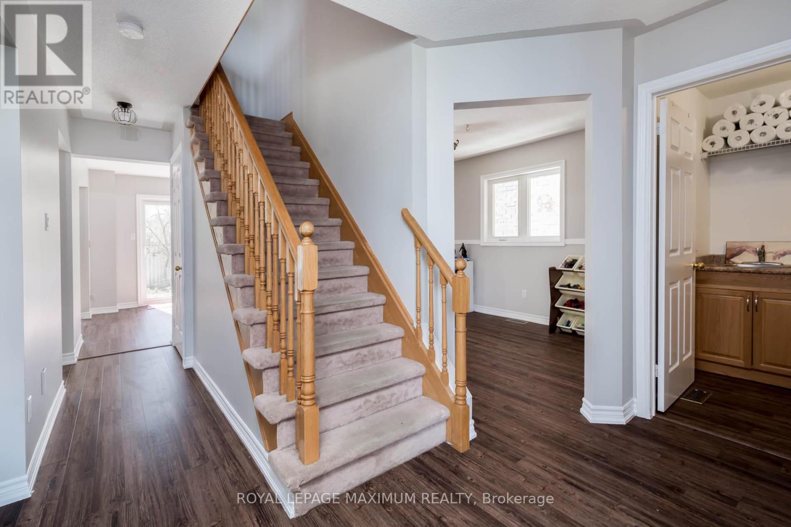 












112 JORDAN DRIVE

,
Orangeville,




Ontario
L9W4W7

