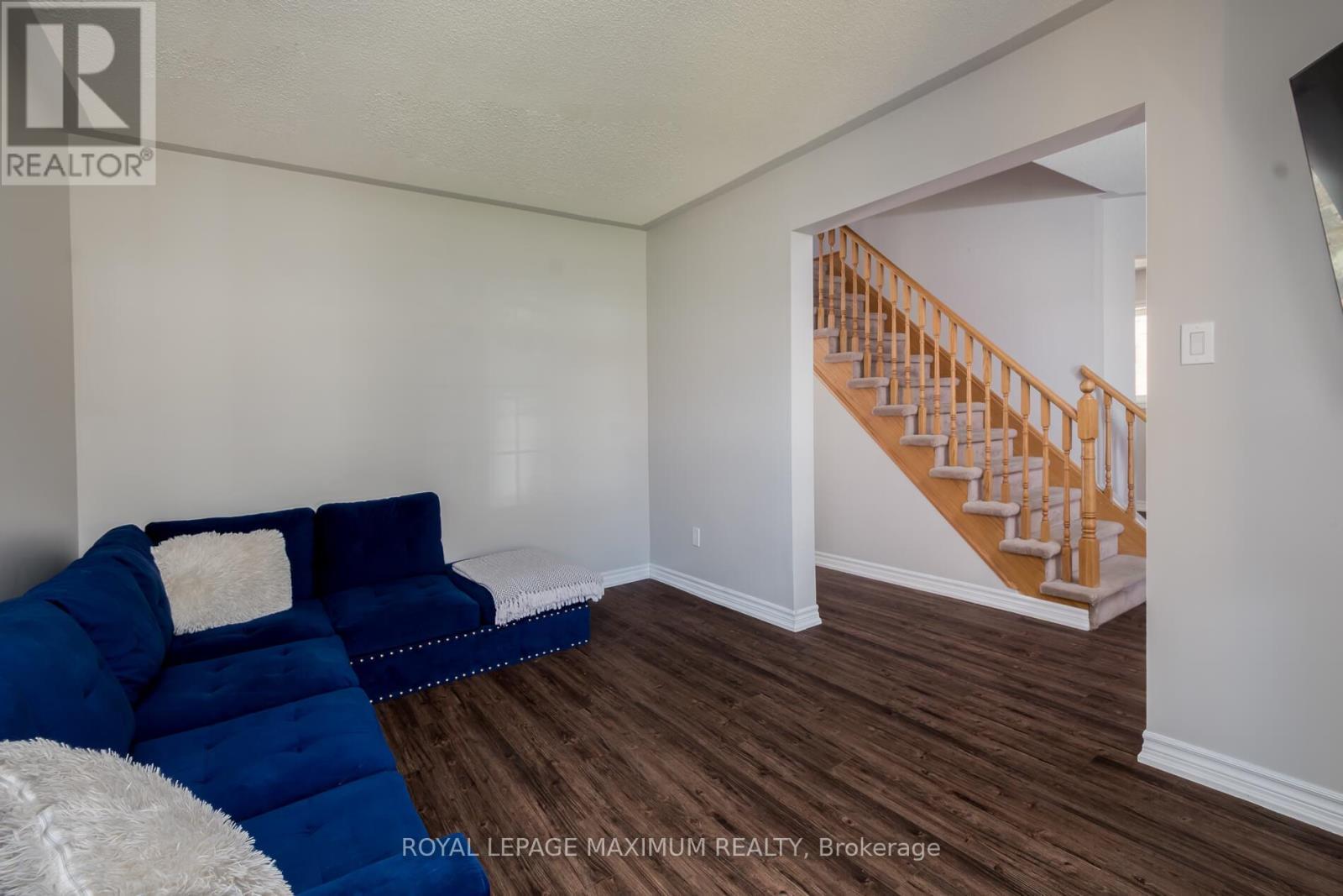 












112 JORDAN DRIVE

,
Orangeville,




Ontario
L9W4W7

