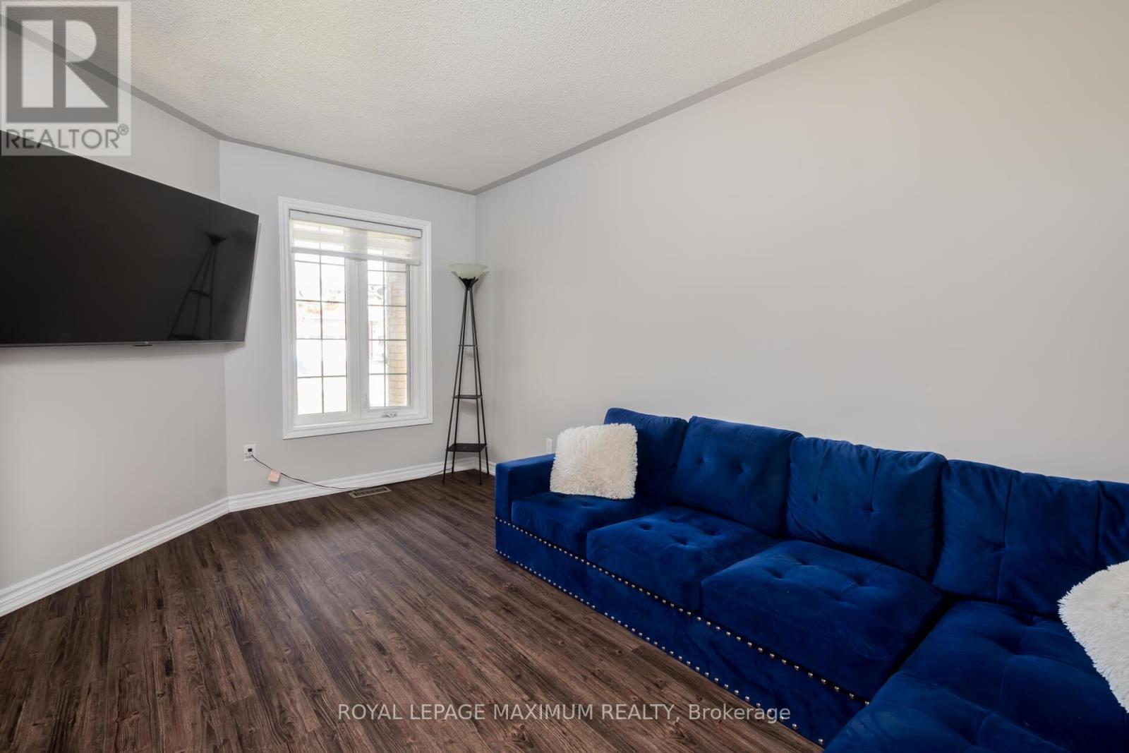 












112 JORDAN DRIVE

,
Orangeville,




Ontario
L9W4W7

