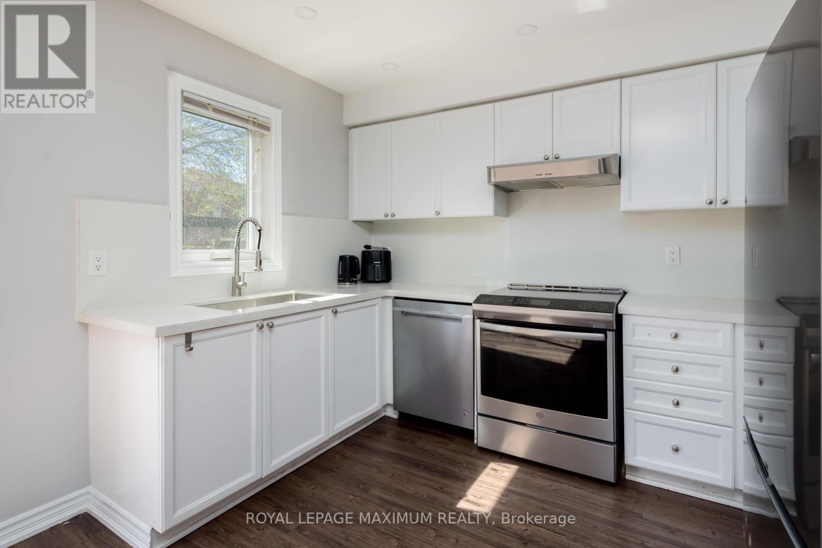 












112 JORDAN DRIVE

,
Orangeville,




Ontario
L9W4W7

