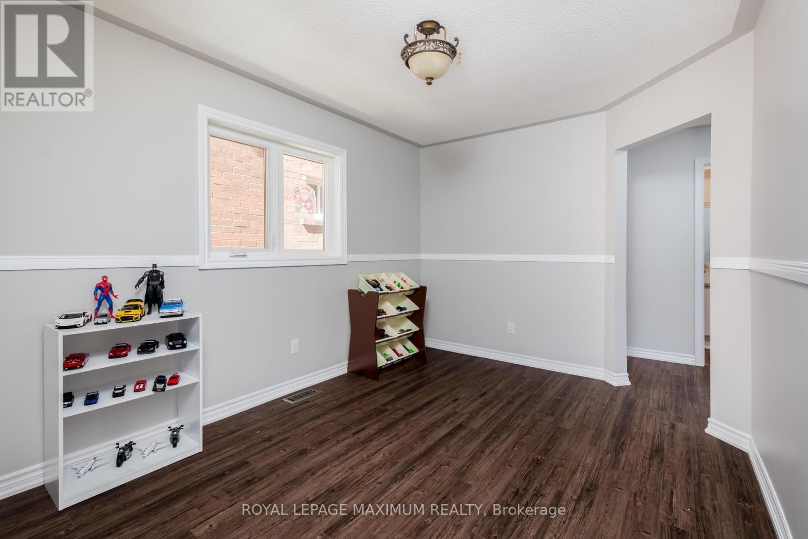 












112 JORDAN DRIVE

,
Orangeville,




Ontario
L9W4W7

