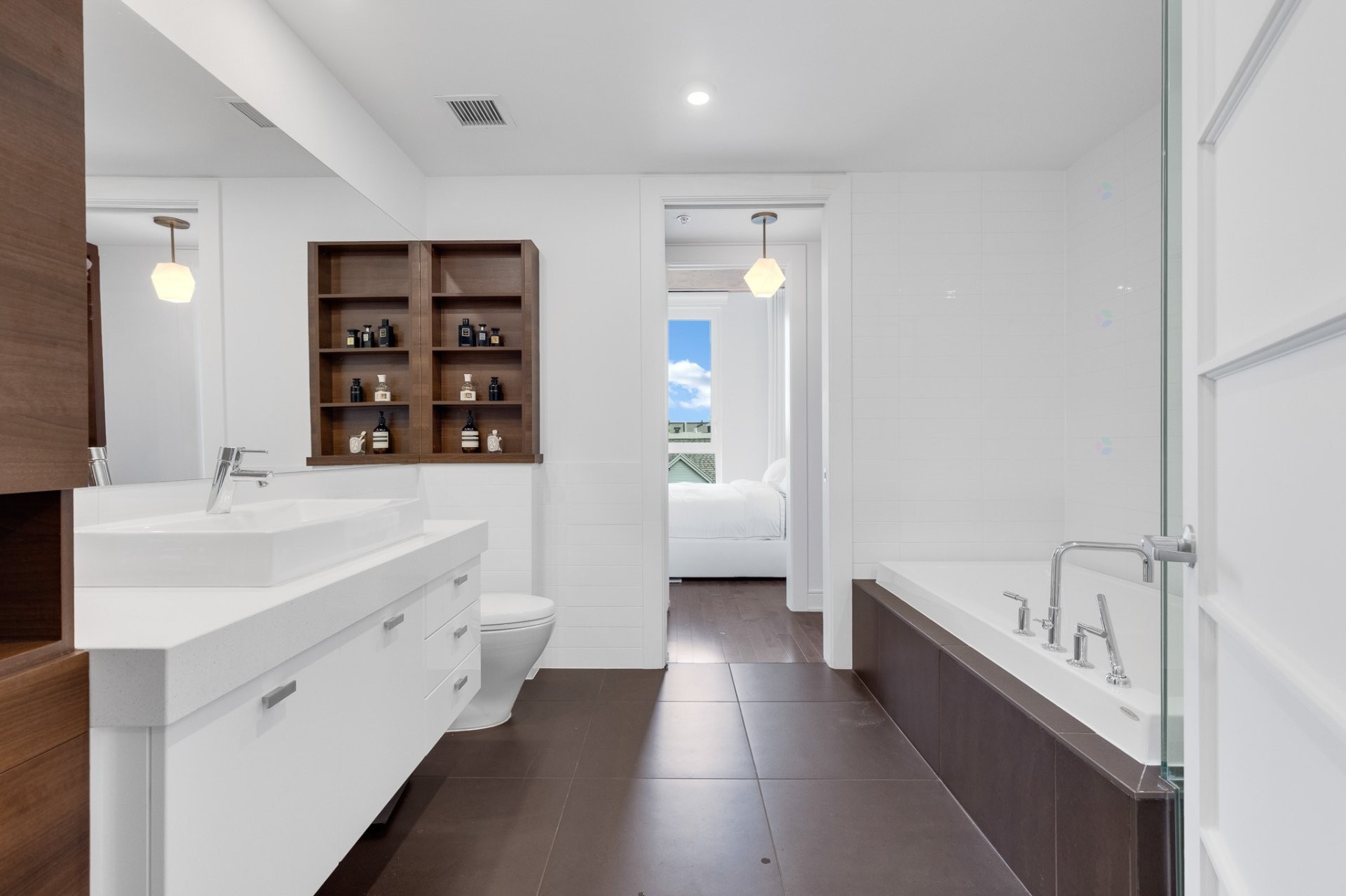 









2200


Rue Harriet-Quimby

, 404,
Montréal (Saint-Laurent),




QC
H4R0L2

