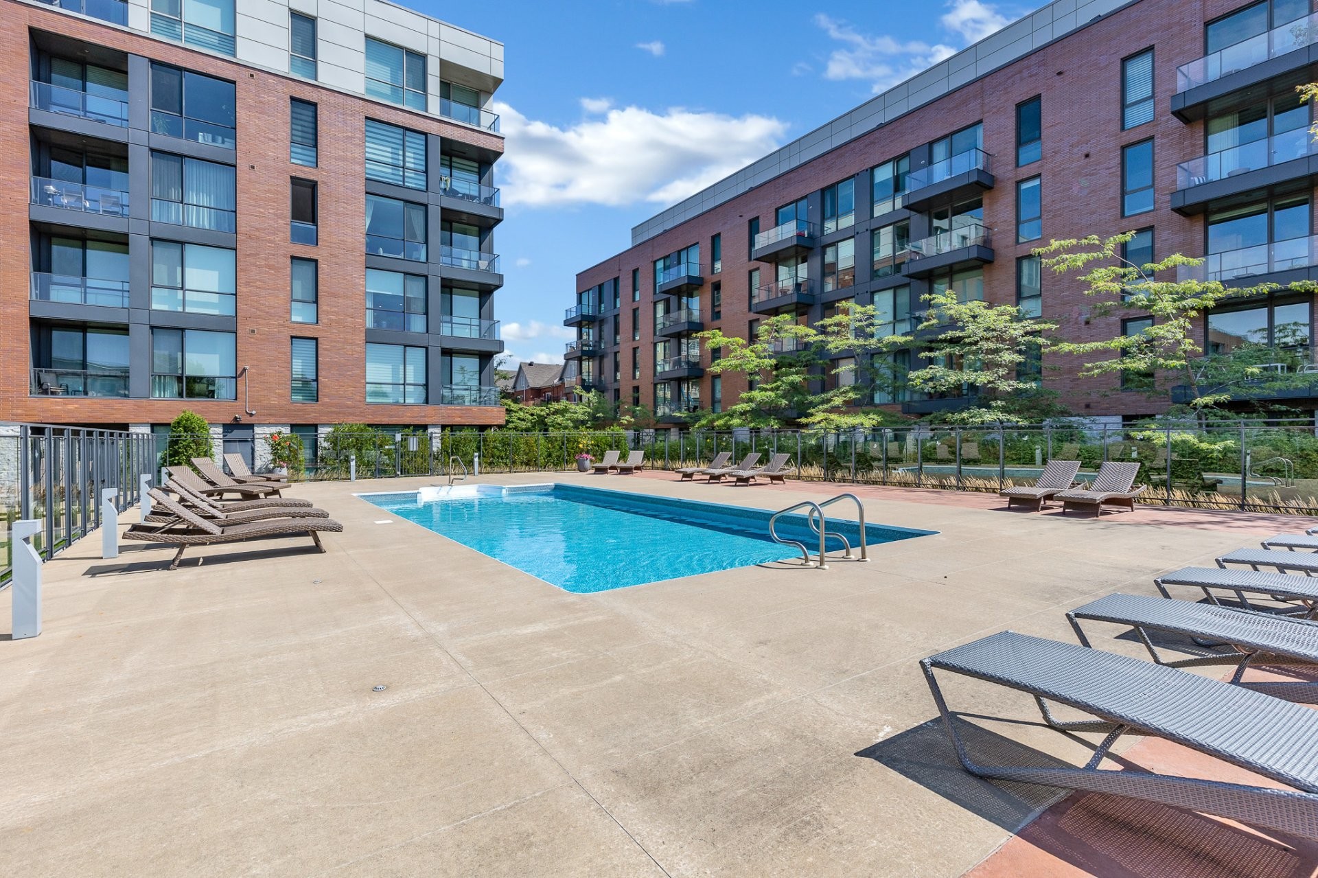 









2200


Rue Harriet-Quimby

, 404,
Montréal (Saint-Laurent),




QC
H4R0L2

