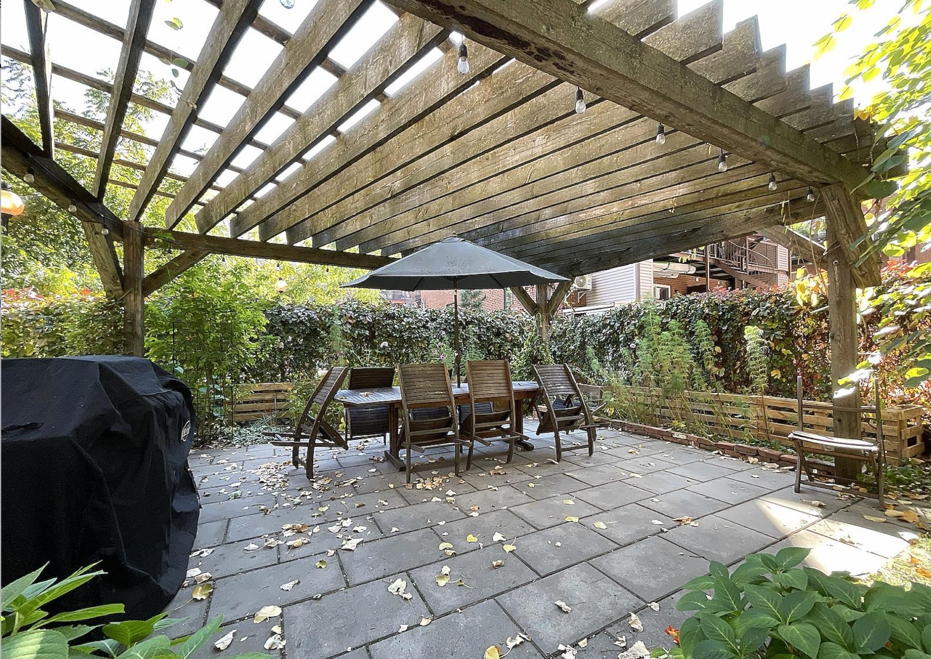 









1885


Rue de la Visitation

, 202,
Montréal (Ville-Marie),




QC
H2L3C5

