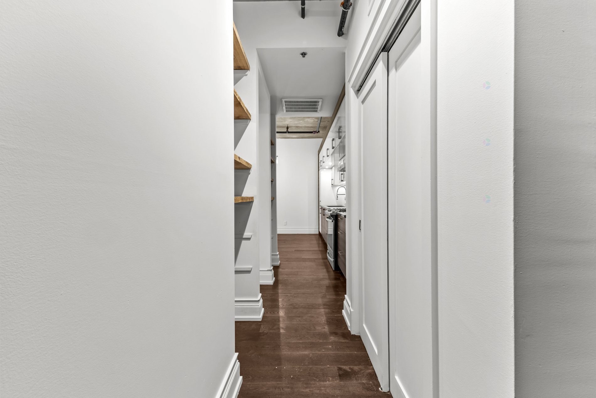 









1885


Rue de la Visitation

, 202,
Montréal (Ville-Marie),




QC
H2L3C5


