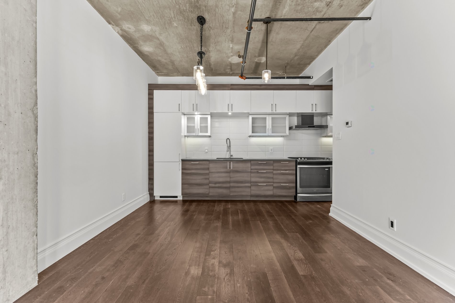 









1885


Rue de la Visitation

, 202,
Montréal (Ville-Marie),




QC
H2L3C5

