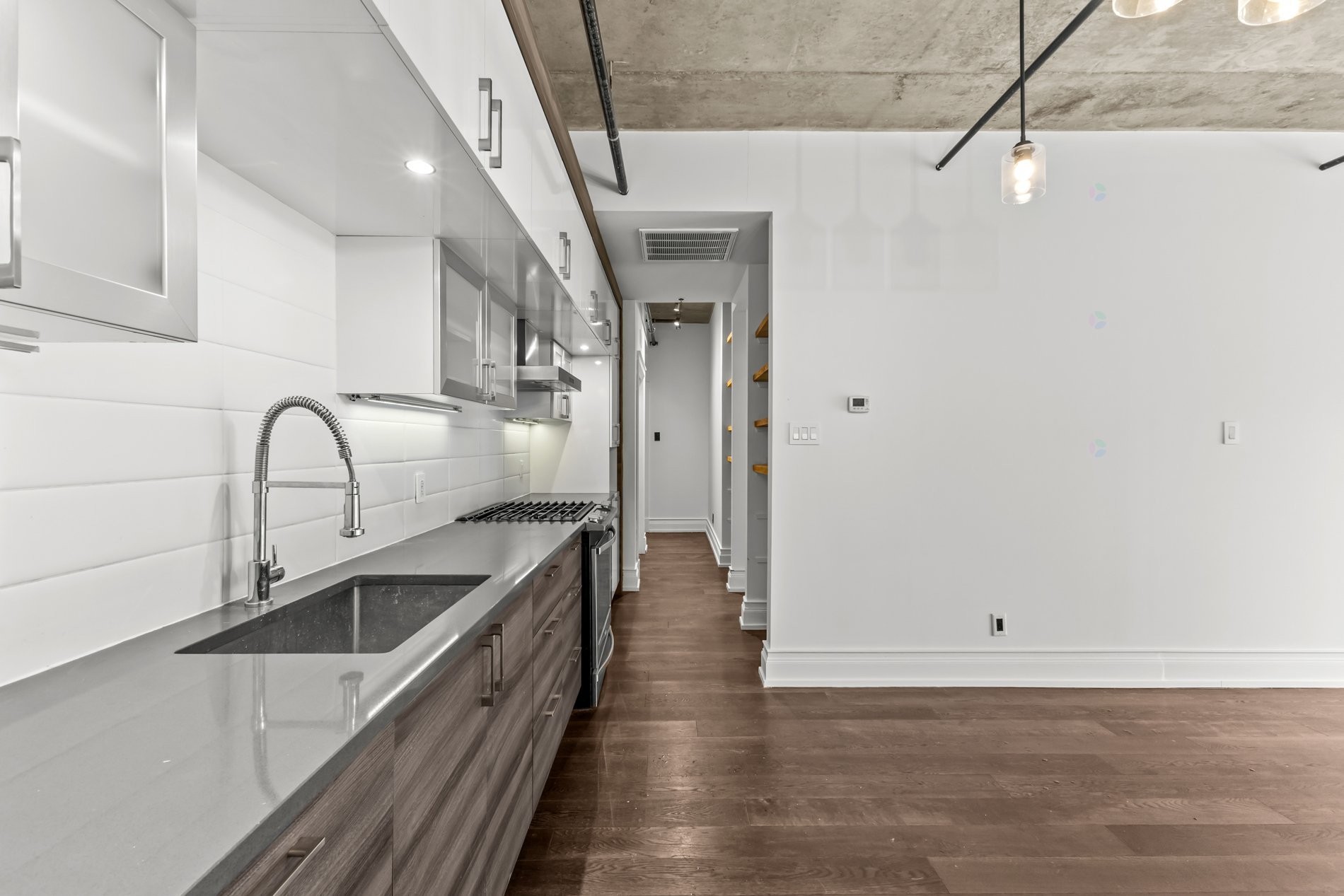 









1885


Rue de la Visitation

, 202,
Montréal (Ville-Marie),




QC
H2L3C5

