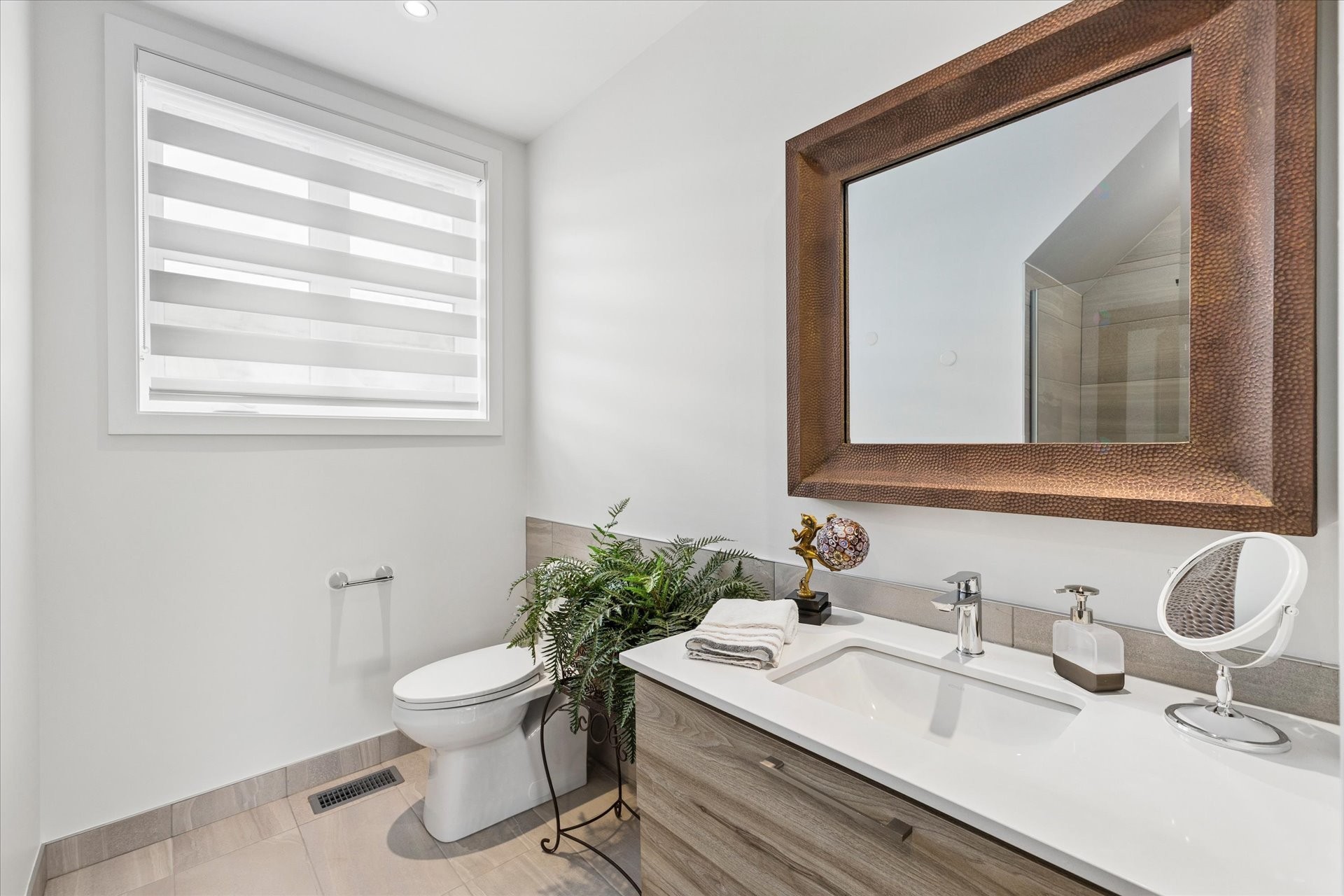 









206


Rue Frédéric-Back

,
Sainte-Anne-de-Bellevue,




QC
H9X0B5

