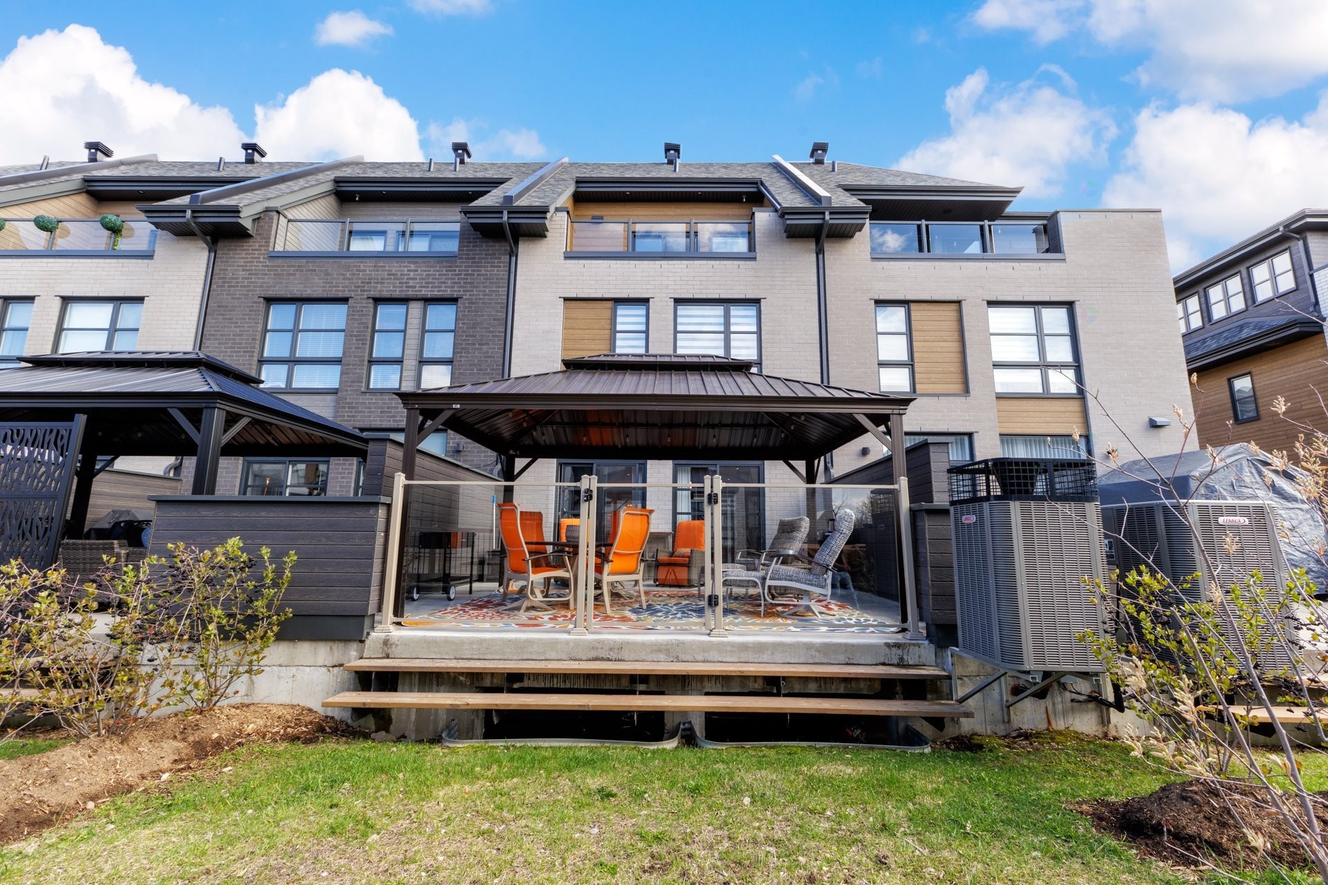 









206


Rue Frédéric-Back

,
Sainte-Anne-de-Bellevue,




QC
H9X0B5

