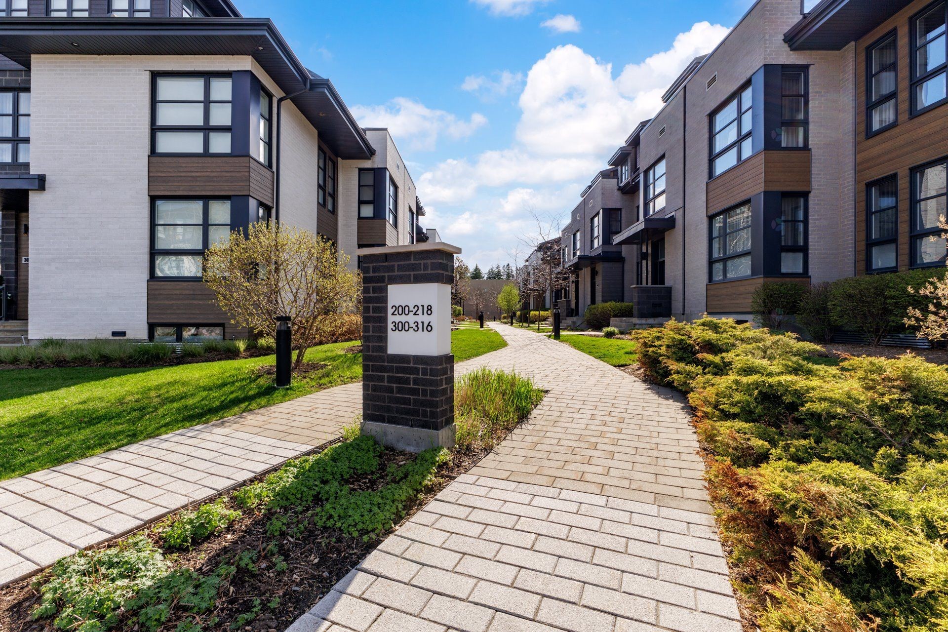 









206


Rue Frédéric-Back

,
Sainte-Anne-de-Bellevue,




QC
H9X0B5

