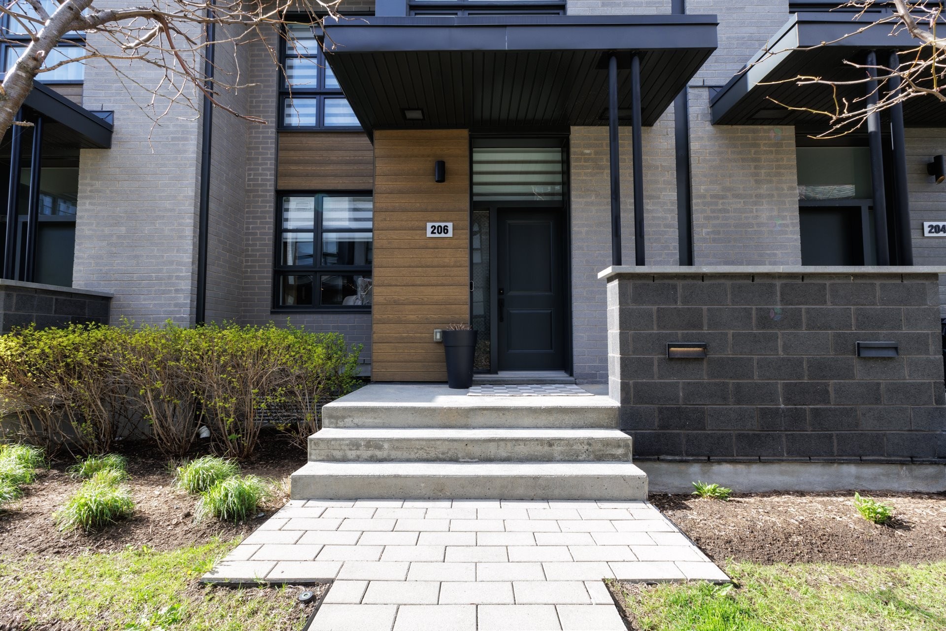 









206


Rue Frédéric-Back

,
Sainte-Anne-de-Bellevue,




QC
H9X0B5

