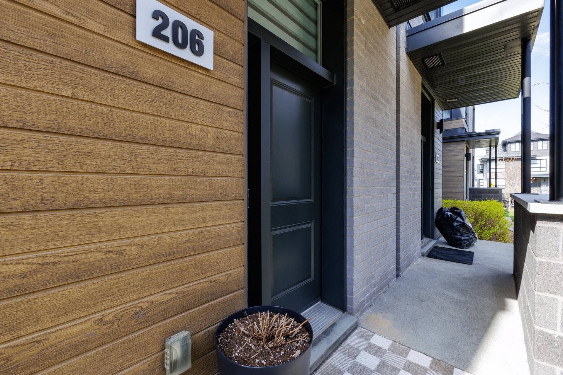 









206


Rue Frédéric-Back

,
Sainte-Anne-de-Bellevue,




QC
H9X0B5

