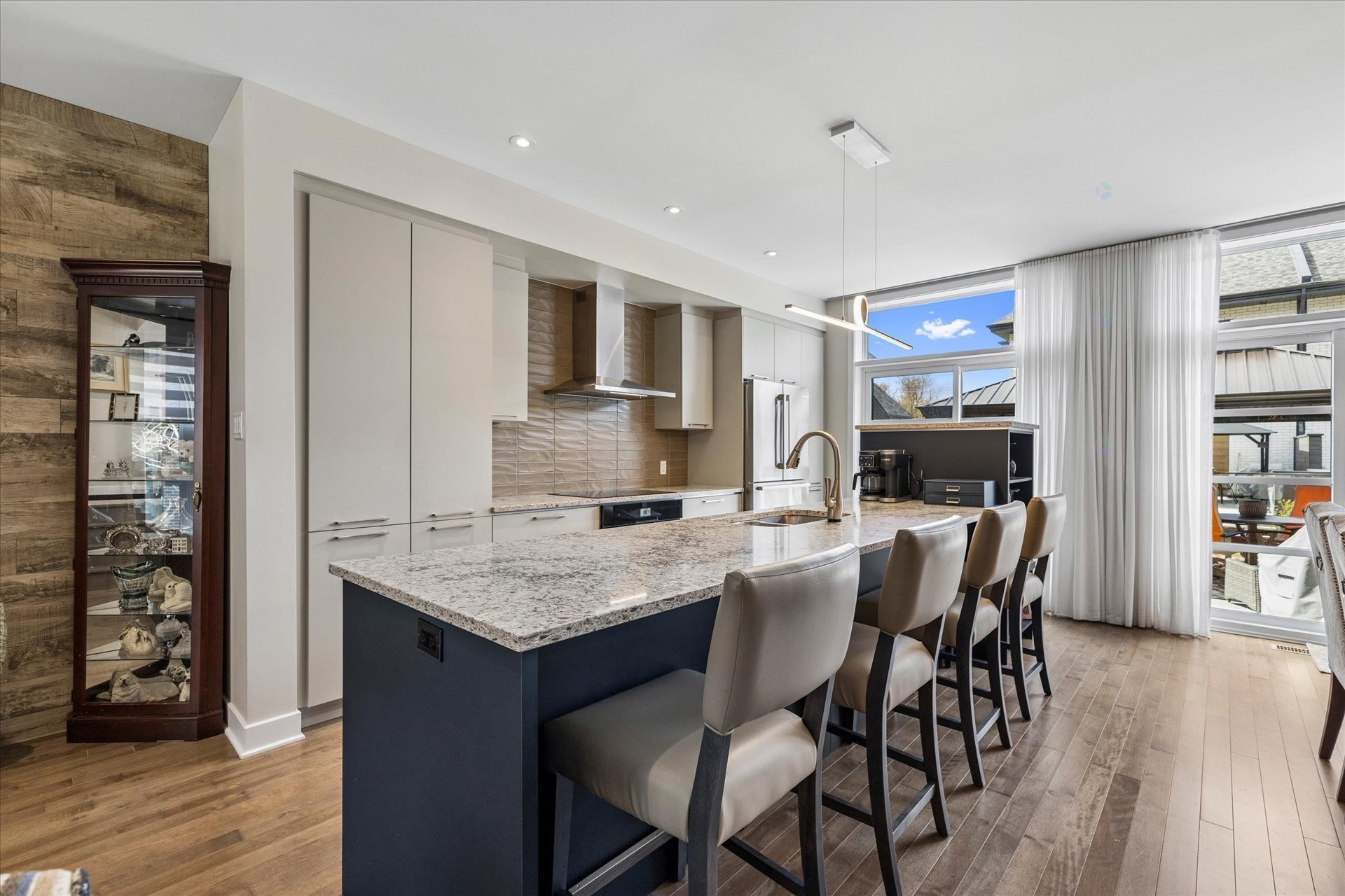 









206


Rue Frédéric-Back

,
Sainte-Anne-de-Bellevue,




QC
H9X0B5

