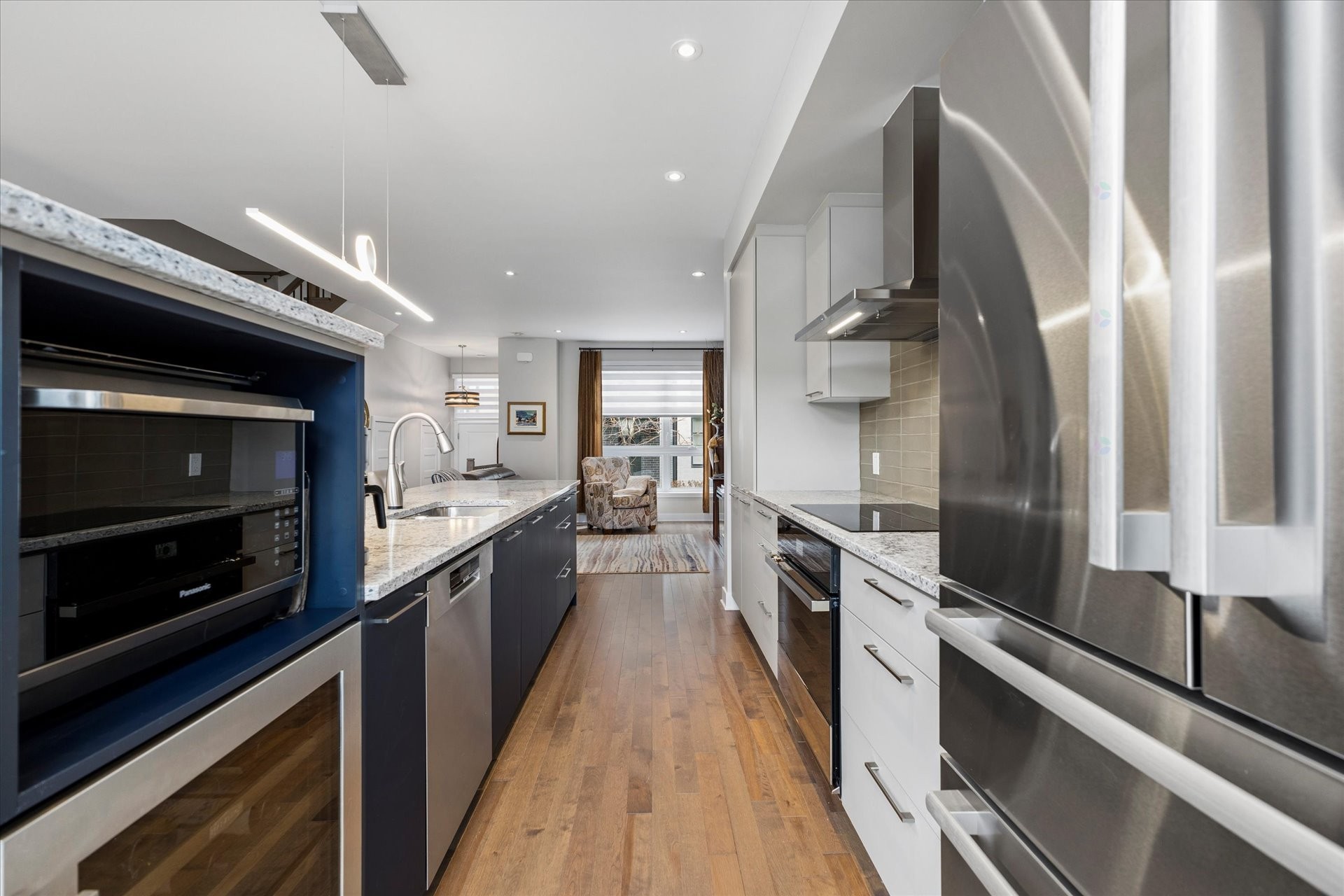 









206


Rue Frédéric-Back

,
Sainte-Anne-de-Bellevue,




QC
H9X0B5

