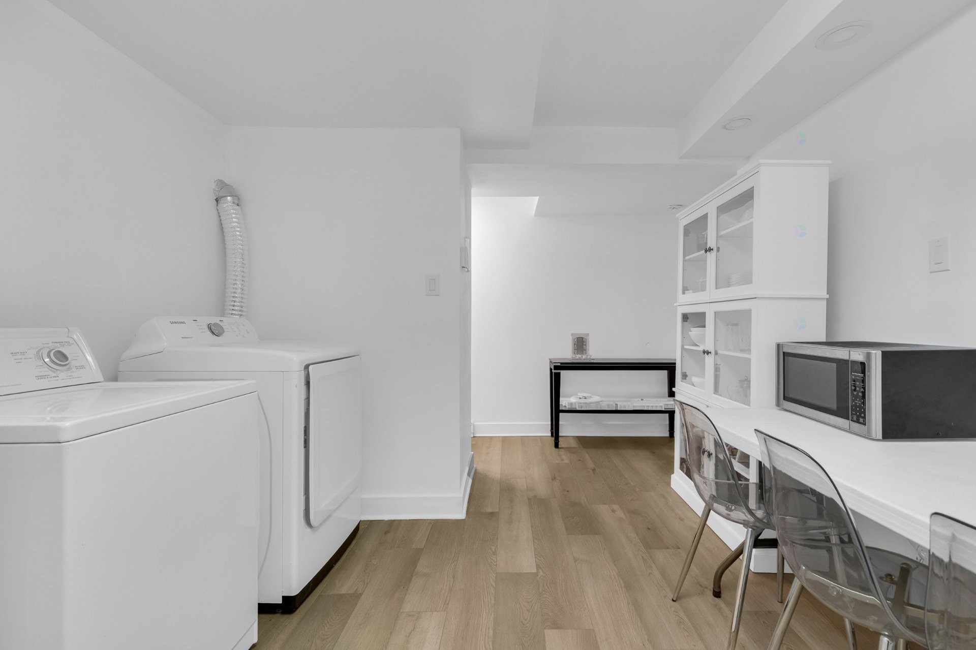 









5725A


Av. Lockwood

,
Côte-Saint-Luc,




QC
H4W1Z1

