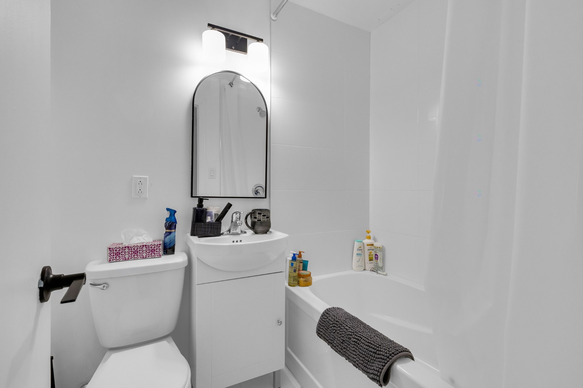 









5725A


Av. Lockwood

,
Côte-Saint-Luc,




QC
H4W1Z1


