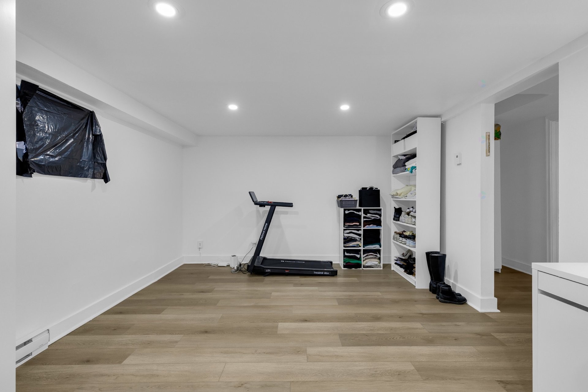 









5725A


Av. Lockwood

,
Côte-Saint-Luc,




QC
H4W1Z1


