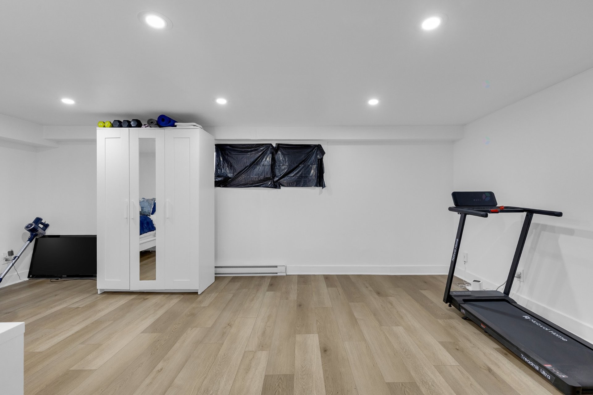 









5725A


Av. Lockwood

,
Côte-Saint-Luc,




QC
H4W1Z1

