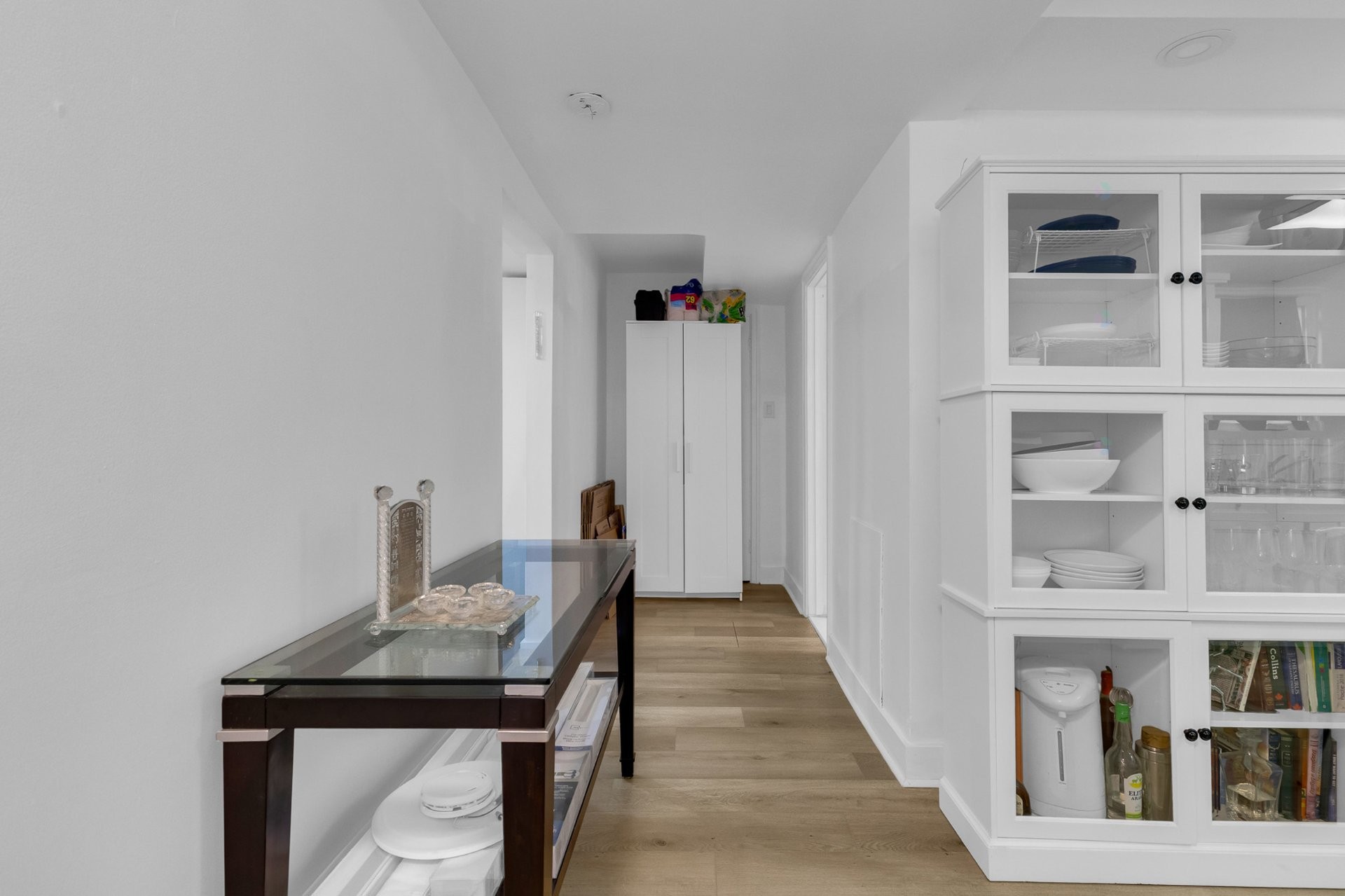 









5725A


Av. Lockwood

,
Côte-Saint-Luc,




QC
H4W1Z1

