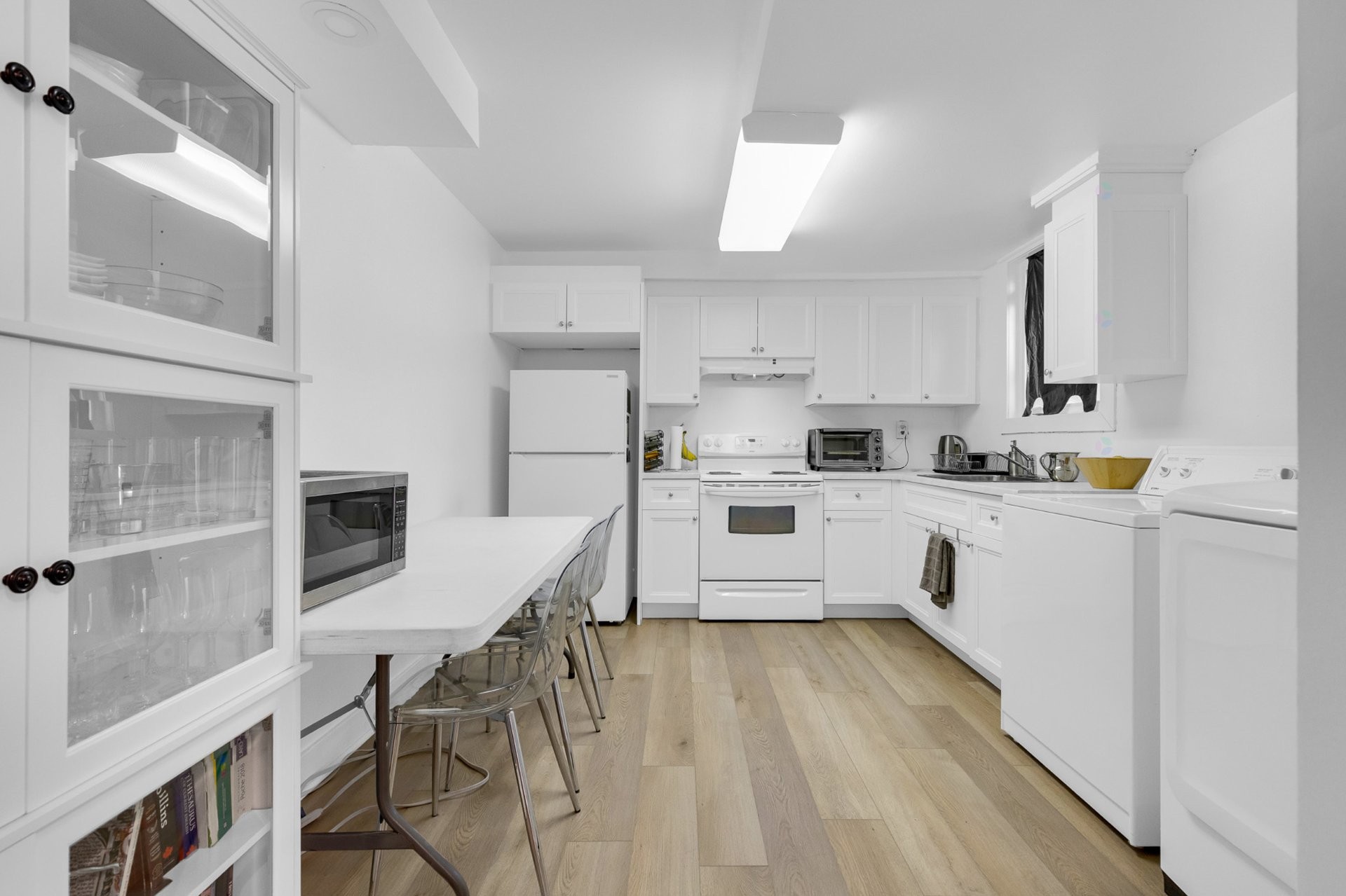 









5725A


Av. Lockwood

,
Côte-Saint-Luc,




QC
H4W1Z1

