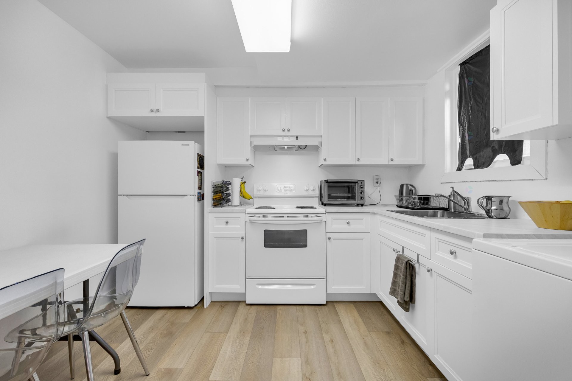 









5725A


Av. Lockwood

,
Côte-Saint-Luc,




QC
H4W1Z1

