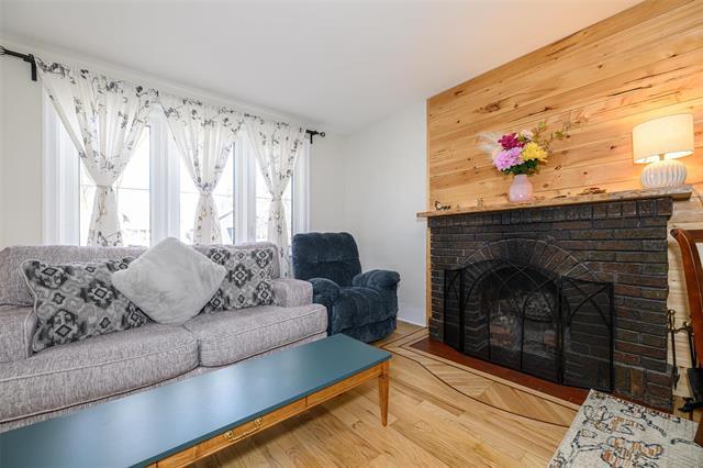 









272


Beaverbrook

ST,
Winnipeg,




MB
R3N 1M8

