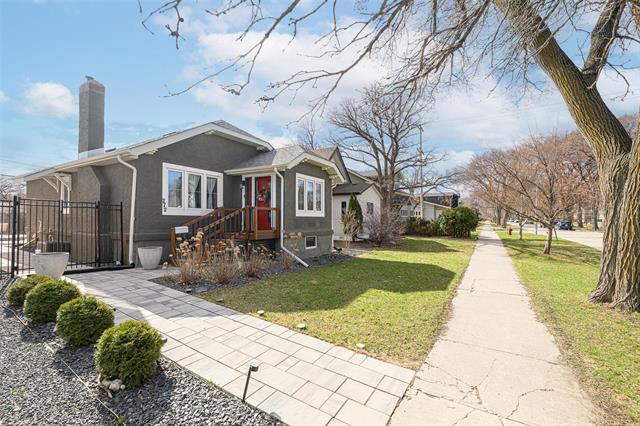 









272


Beaverbrook

ST,
Winnipeg,




MB
R3N 1M8

