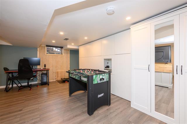 









272


Beaverbrook

ST,
Winnipeg,




MB
R3N 1M8

