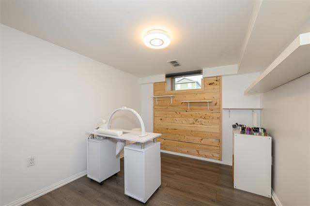 









272


Beaverbrook

ST,
Winnipeg,




MB
R3N 1M8

