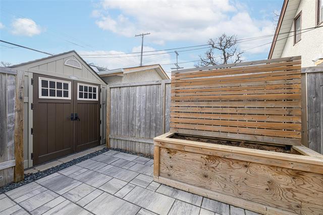 









272


Beaverbrook

ST,
Winnipeg,




MB
R3N 1M8

