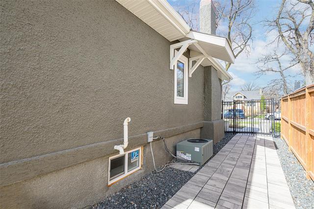 









272


Beaverbrook

ST,
Winnipeg,




MB
R3N 1M8

