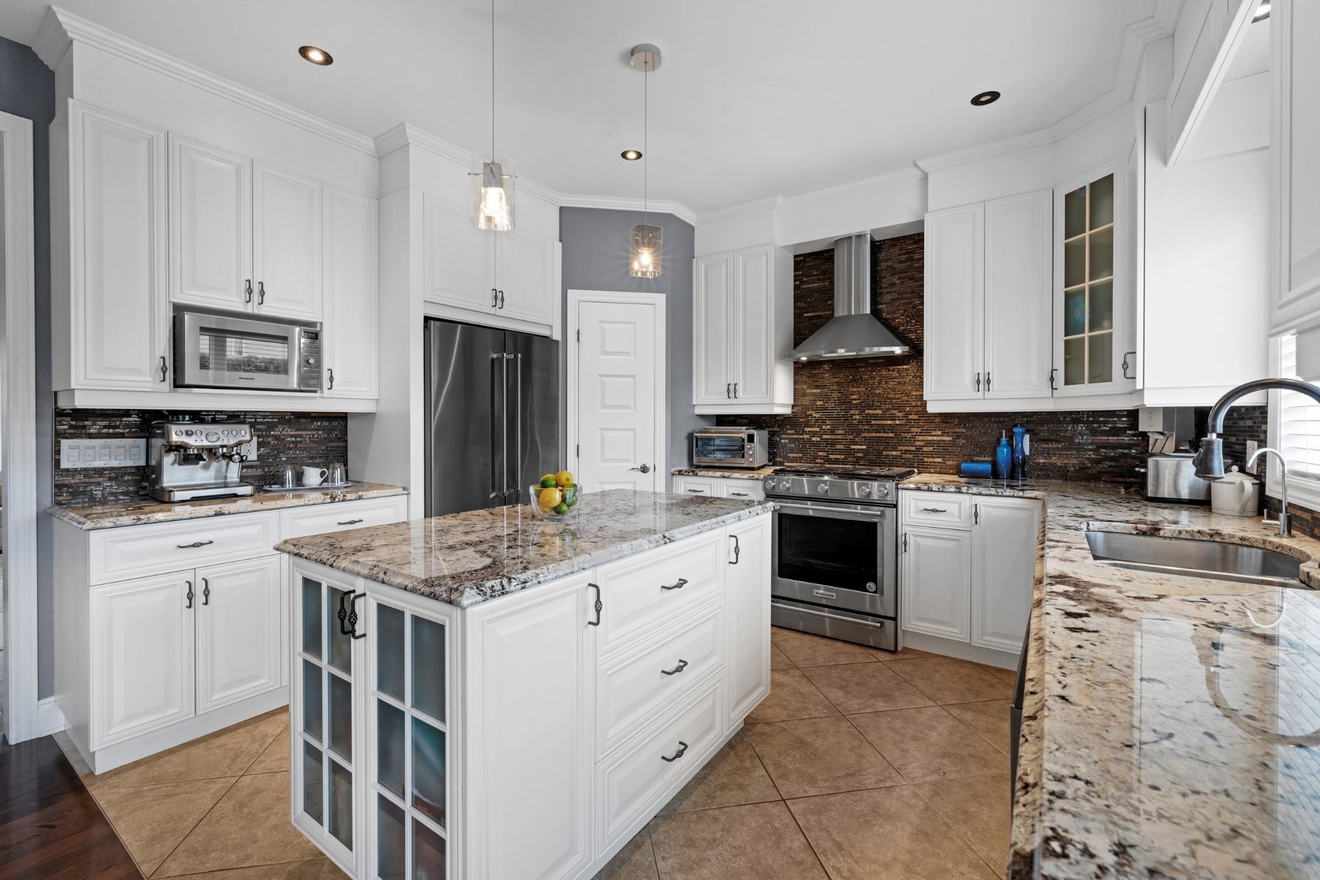 









972


Rue Alexis-Galipeau

,
Beloeil,




QC
J3G0K7

