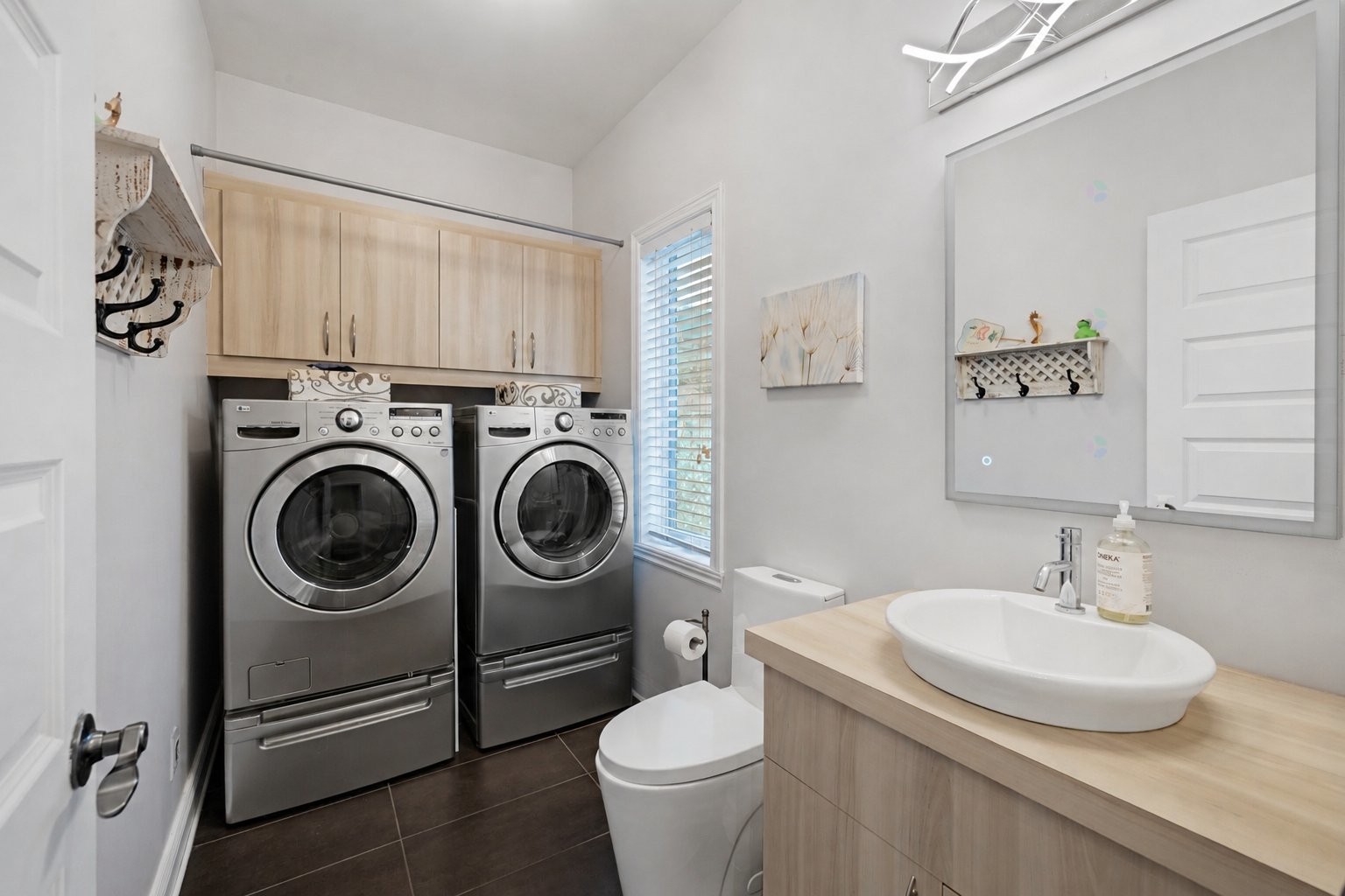 









972


Rue Alexis-Galipeau

,
Beloeil,




QC
J3G0K7

