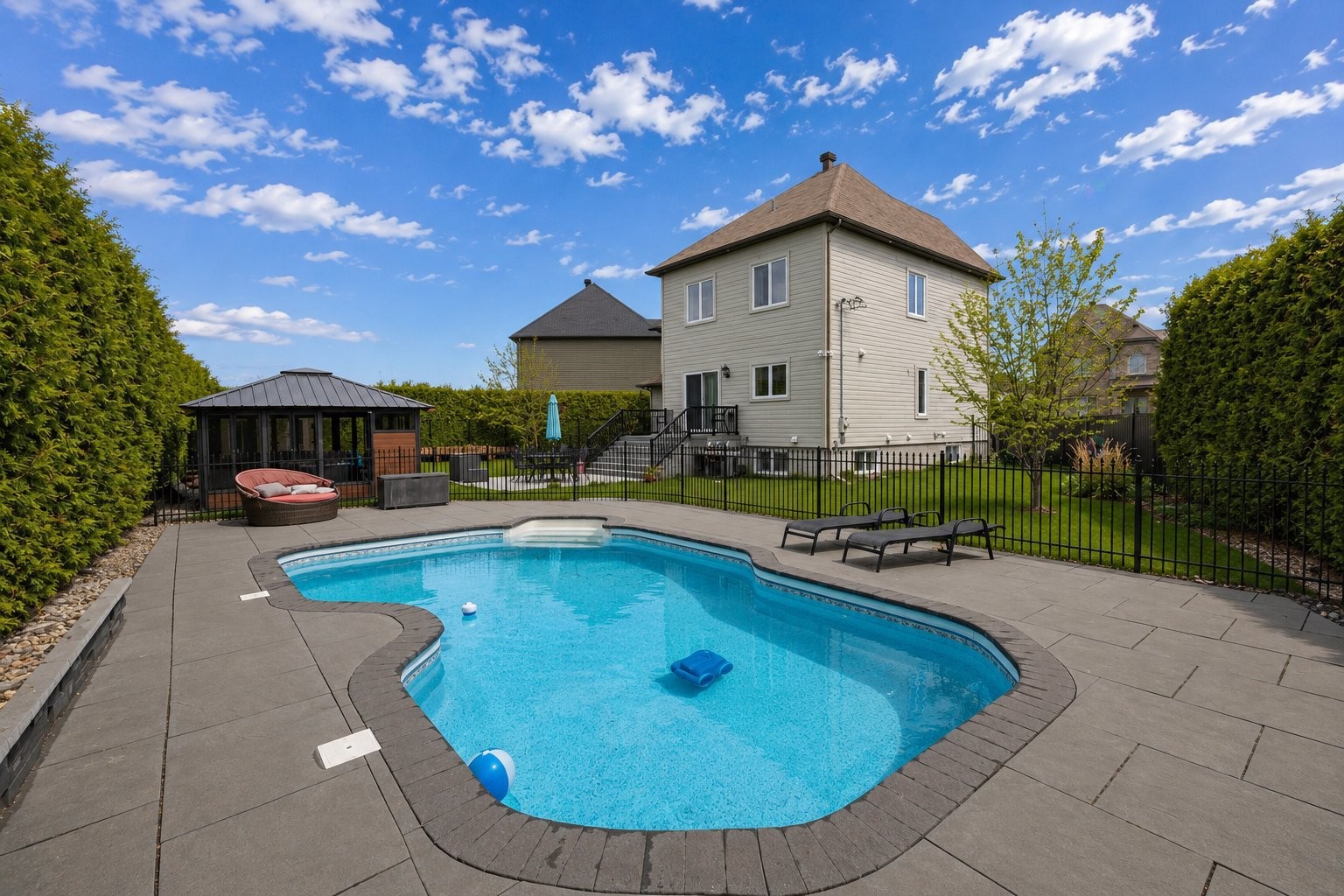 









972


Rue Alexis-Galipeau

,
Beloeil,




QC
J3G0K7

