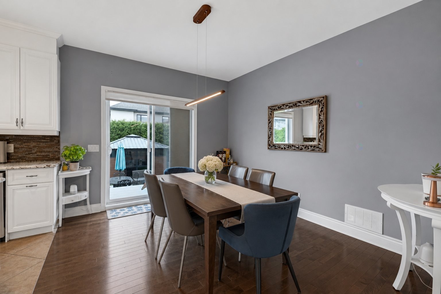 









972


Rue Alexis-Galipeau

,
Beloeil,




QC
J3G0K7

