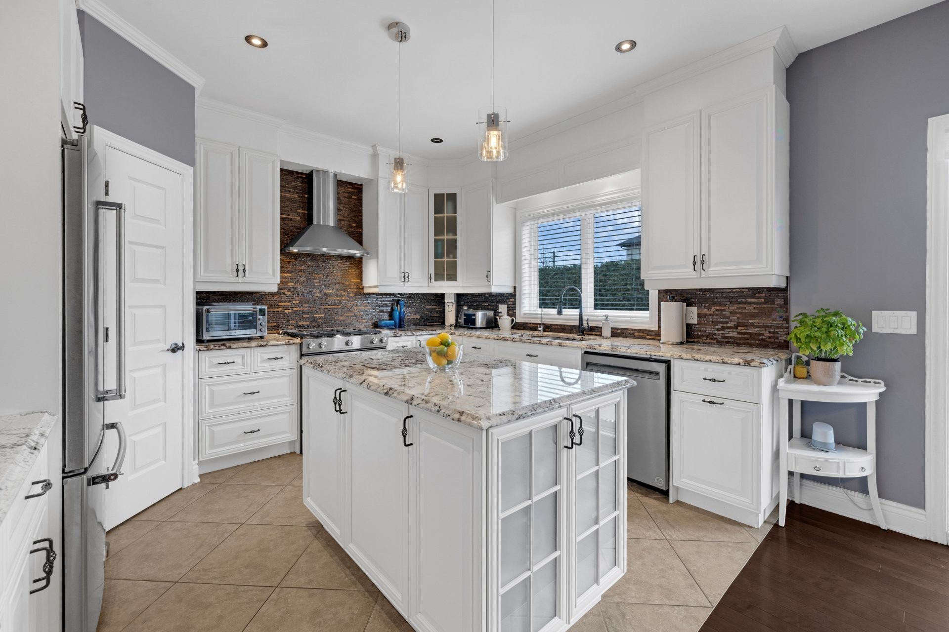 









972


Rue Alexis-Galipeau

,
Beloeil,




QC
J3G0K7

