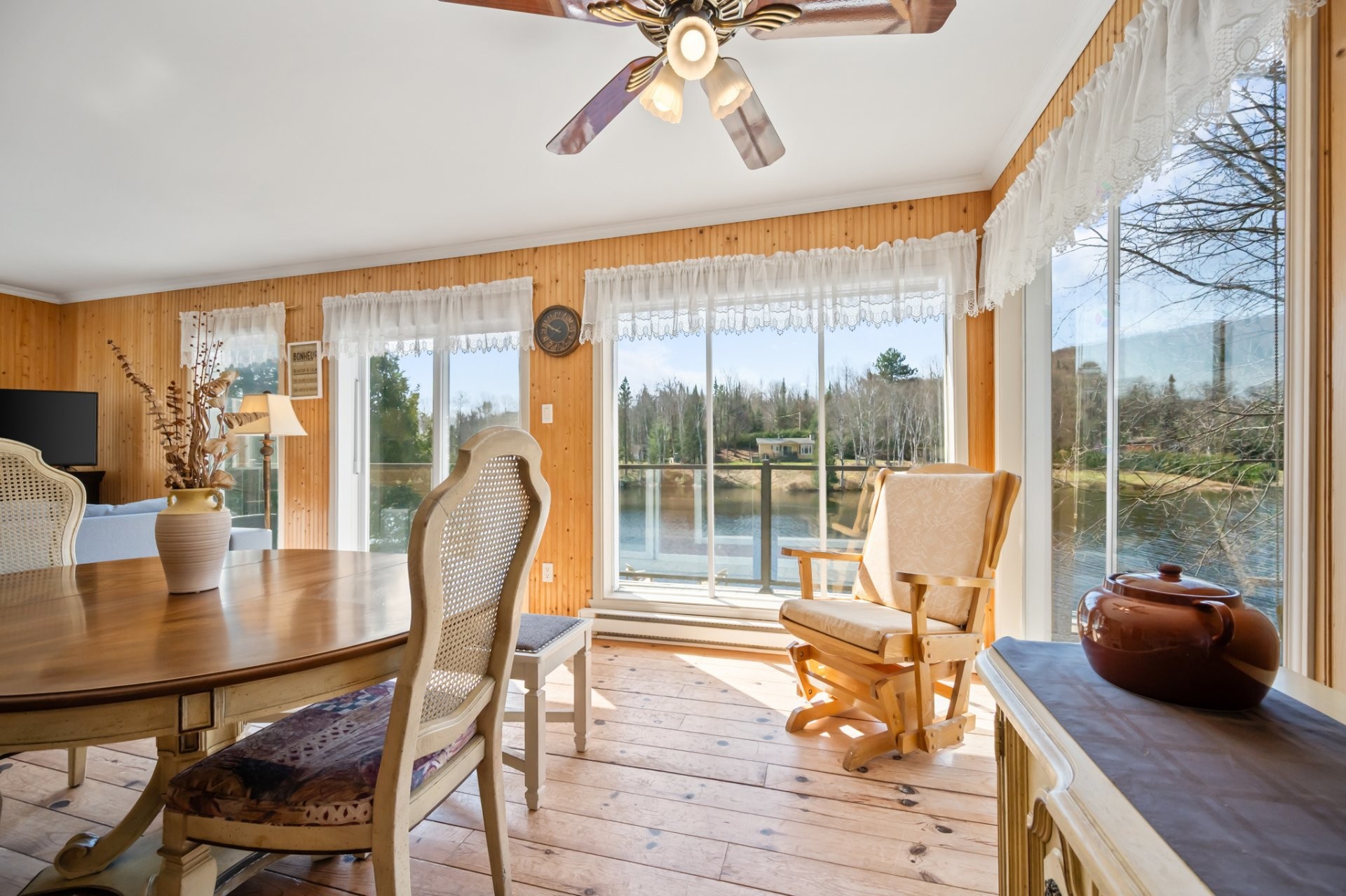 









71


Av. du Lac-Neuf N.

,
Sainte-Béatrix,




QC
J0K1Y0

