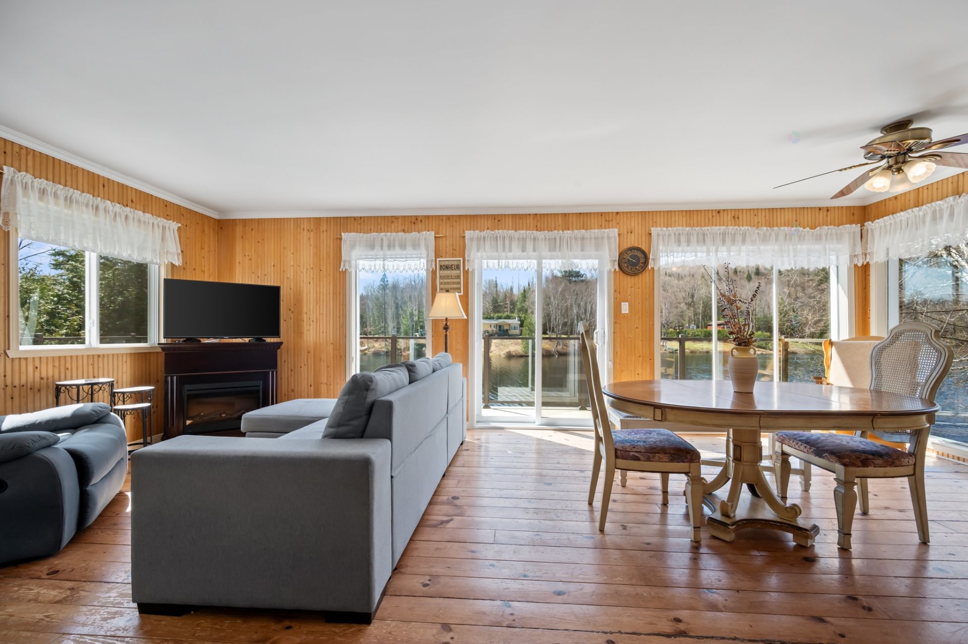 









71


Av. du Lac-Neuf N.

,
Sainte-Béatrix,




QC
J0K1Y0

