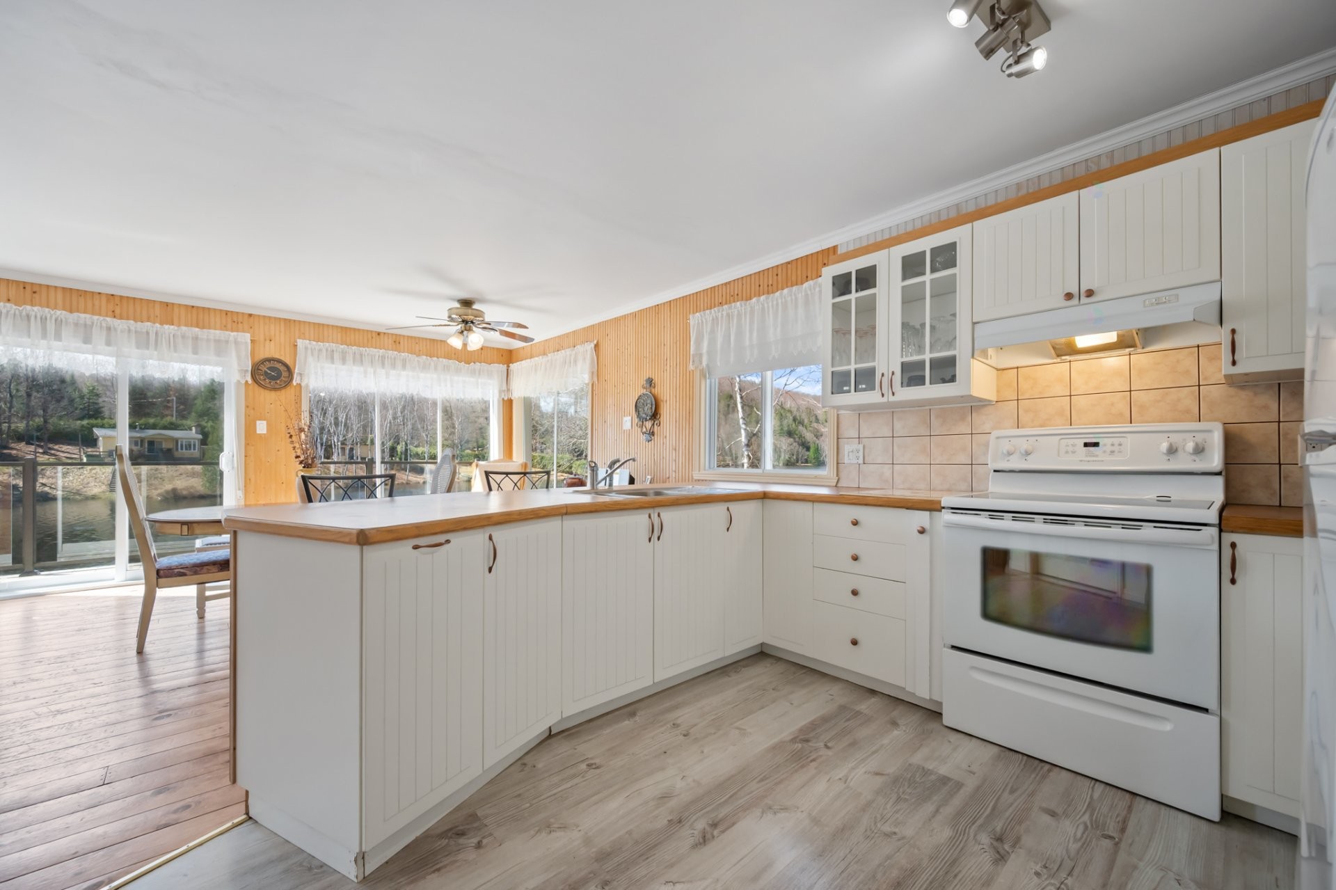 









71


Av. du Lac-Neuf N.

,
Sainte-Béatrix,




QC
J0K1Y0

